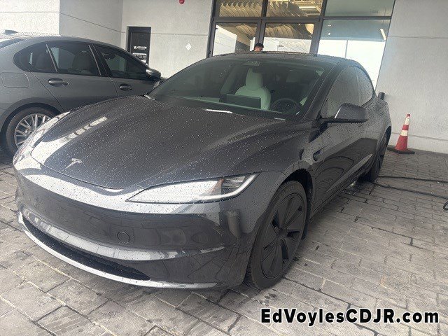 Used 2025 Tesla Model 3 image 2