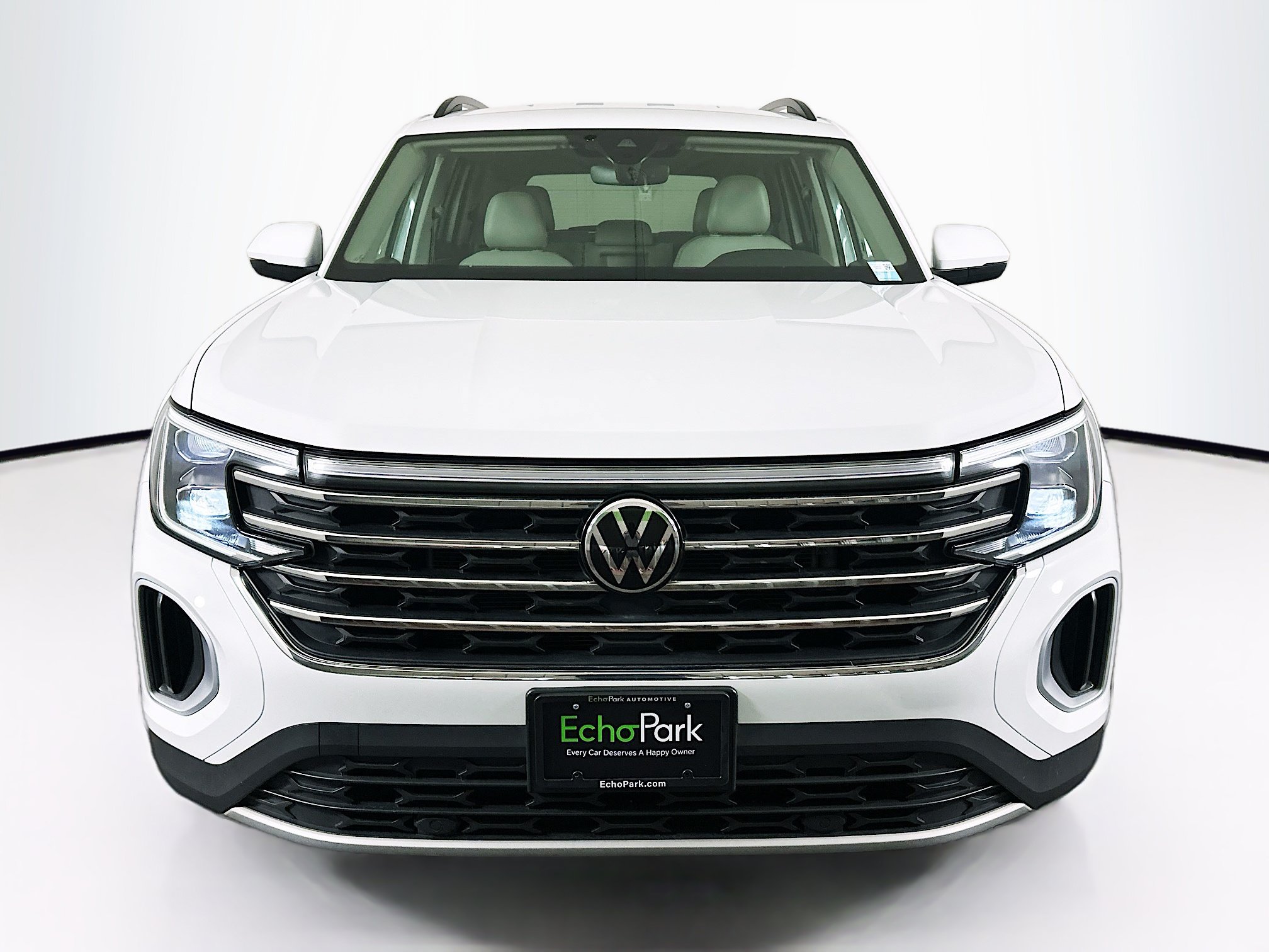 Used 2024 Volkswagen Atlas SE FWD image 2
