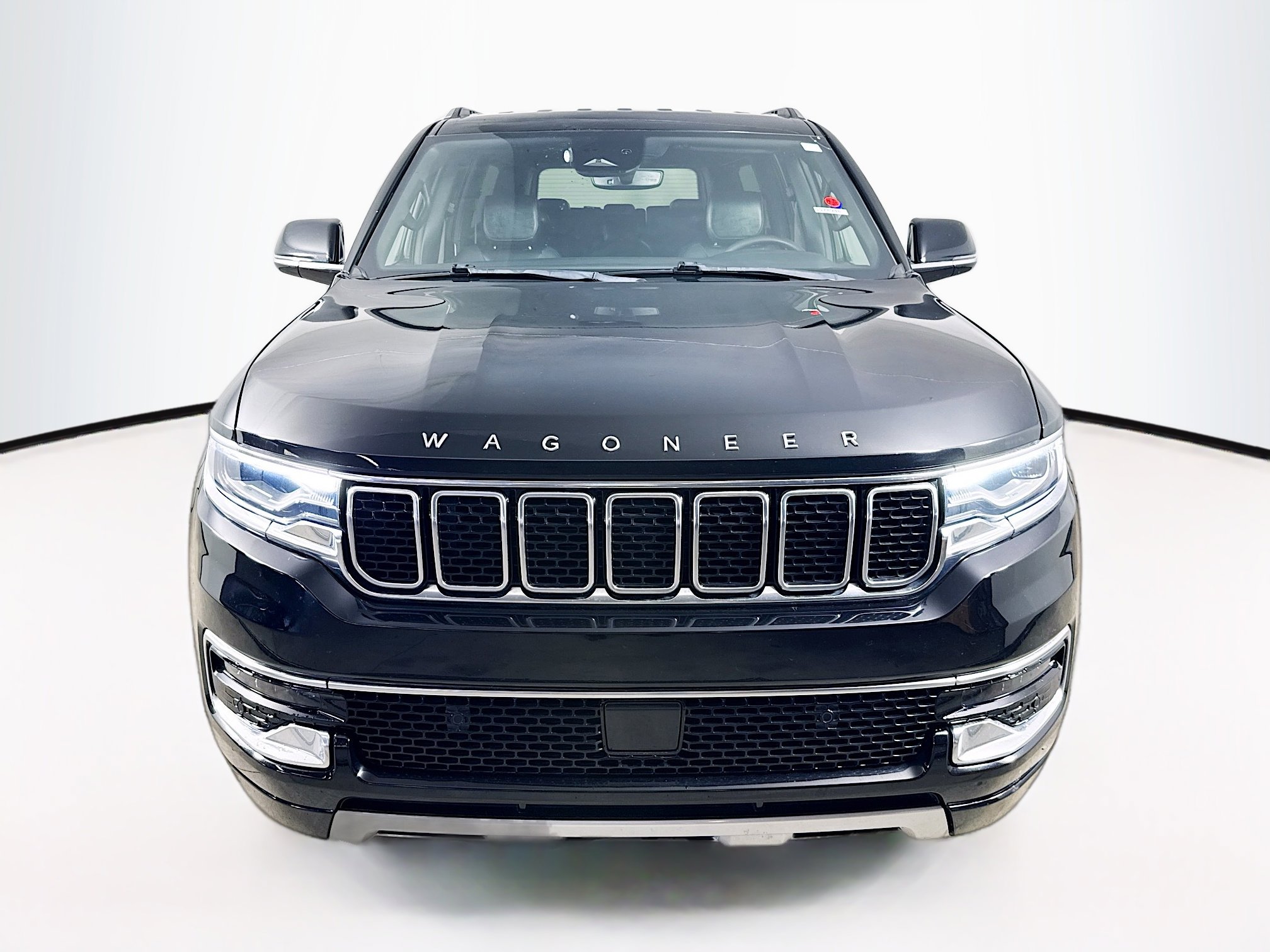 Used 2023 Jeep Wagoneer L Series II image 3