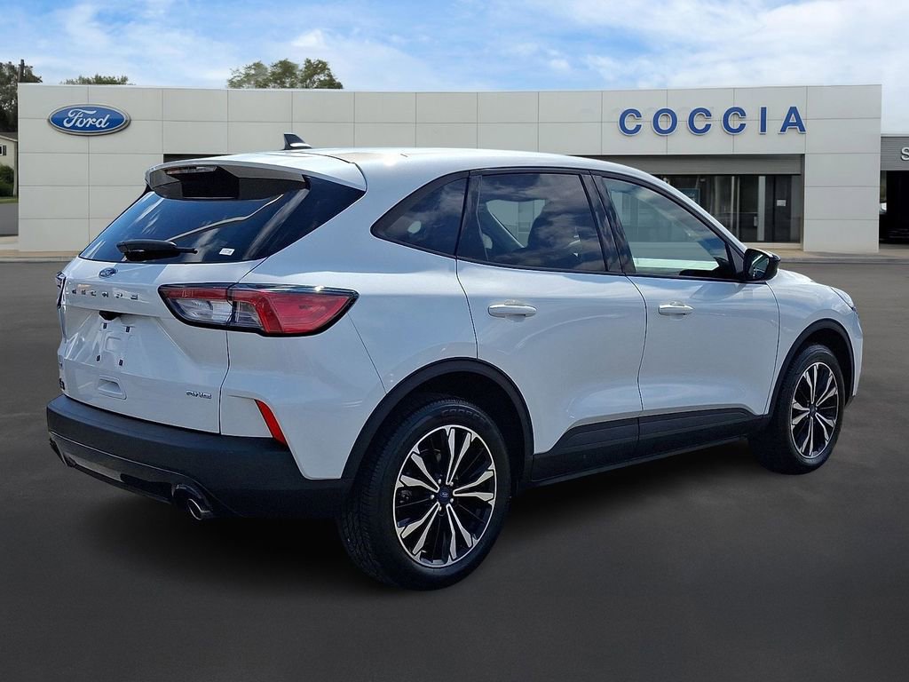 Certified 2022 Ford Escape SE w/ SE Sport Appearance Package image 4