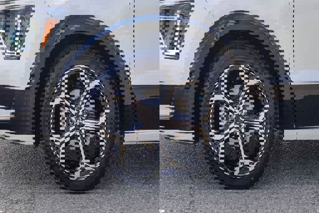 Certified 2023 Kia Niro EX Touring image 10