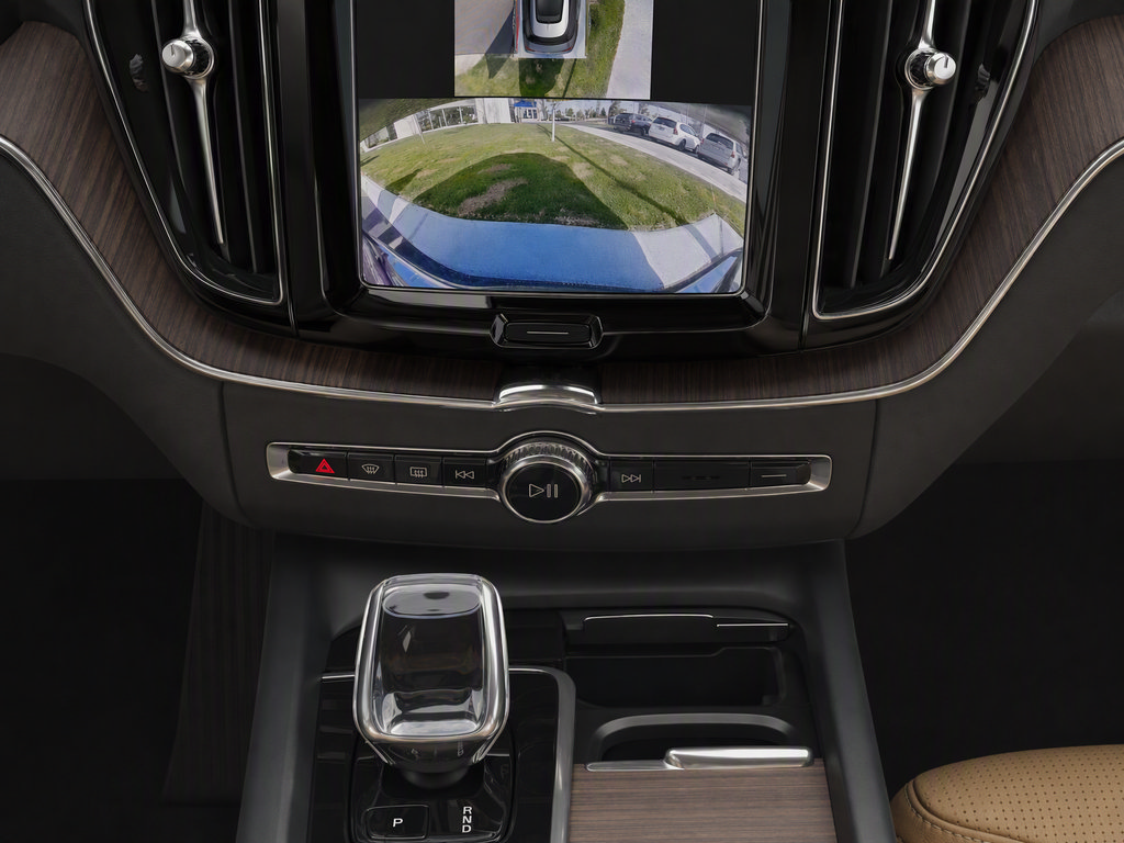 Certified 2024 Volvo XC60 B5 Ultimate w/ Protection Package Premier AWD/4WD image 10
