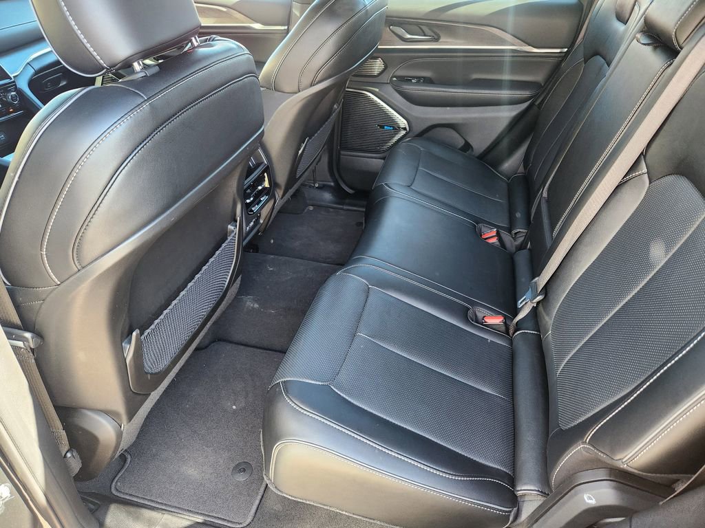 Used 2024 Jeep Grand Cherokee Overland image 31
