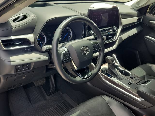Used 2021 Toyota Highlander Platinum FWD image 19