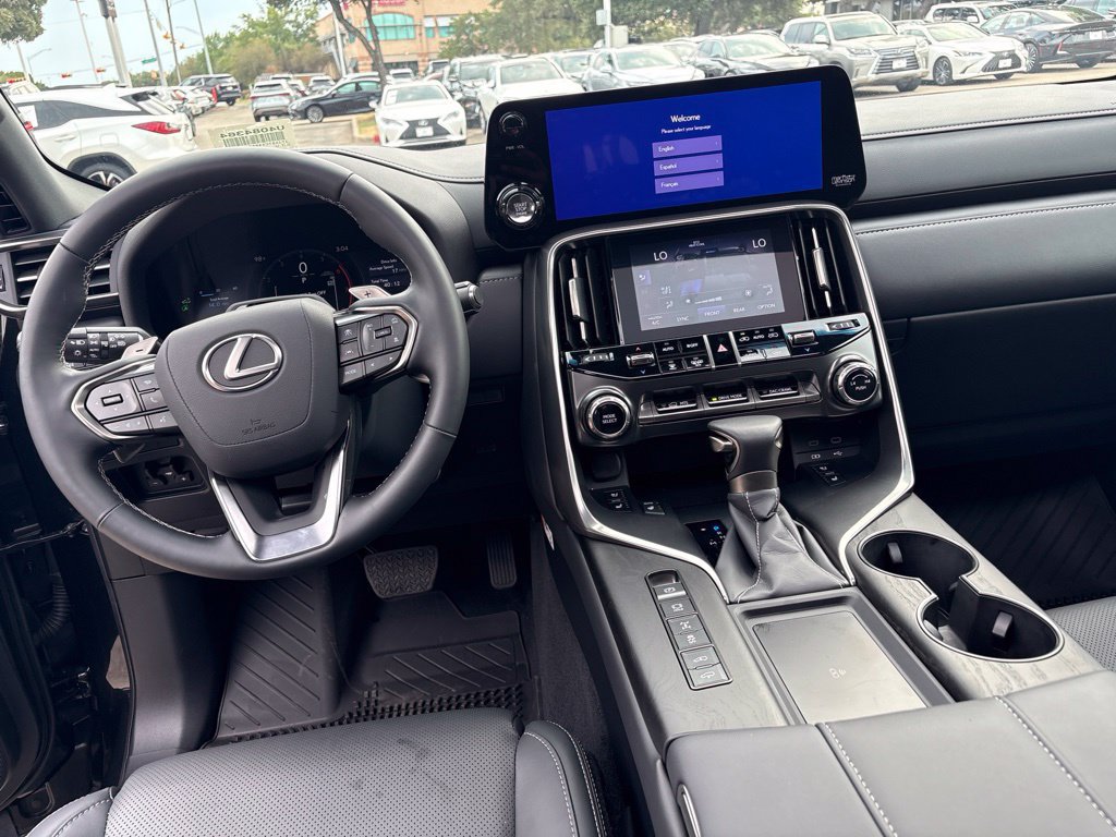 Certified 2025 Lexus LX 600 4WD w/ Interior Upgrade Package image 18