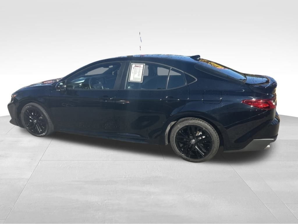 Used 2025 Toyota Camry SE image 13