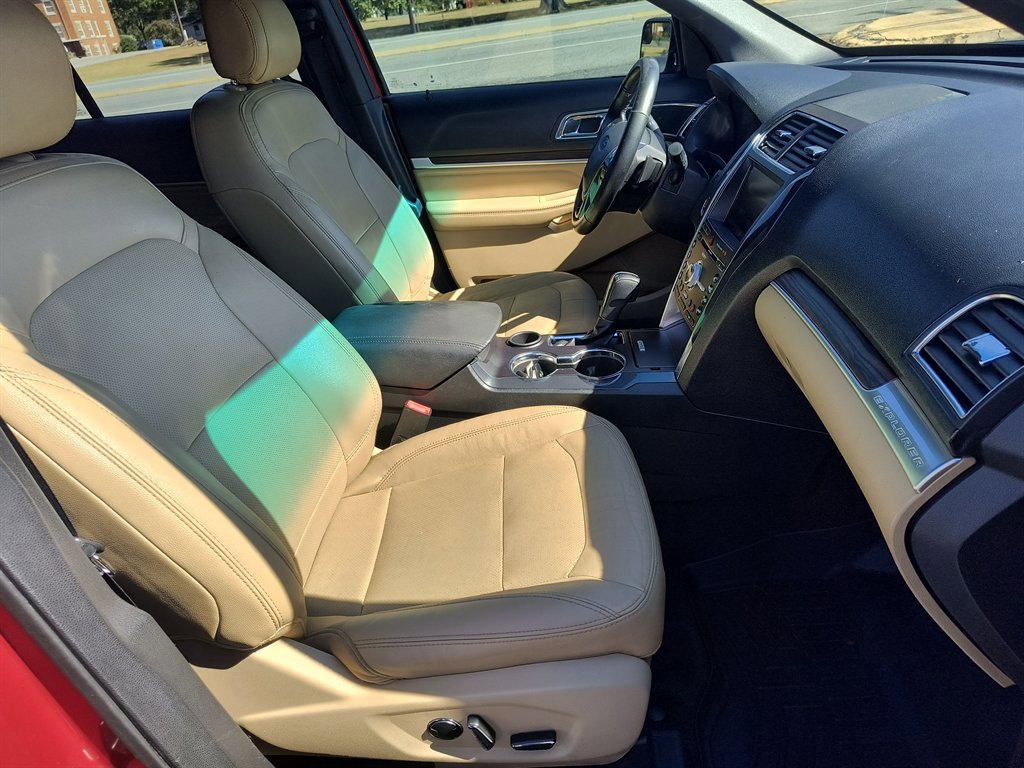 Used 2016 Ford Explorer Limited image 23