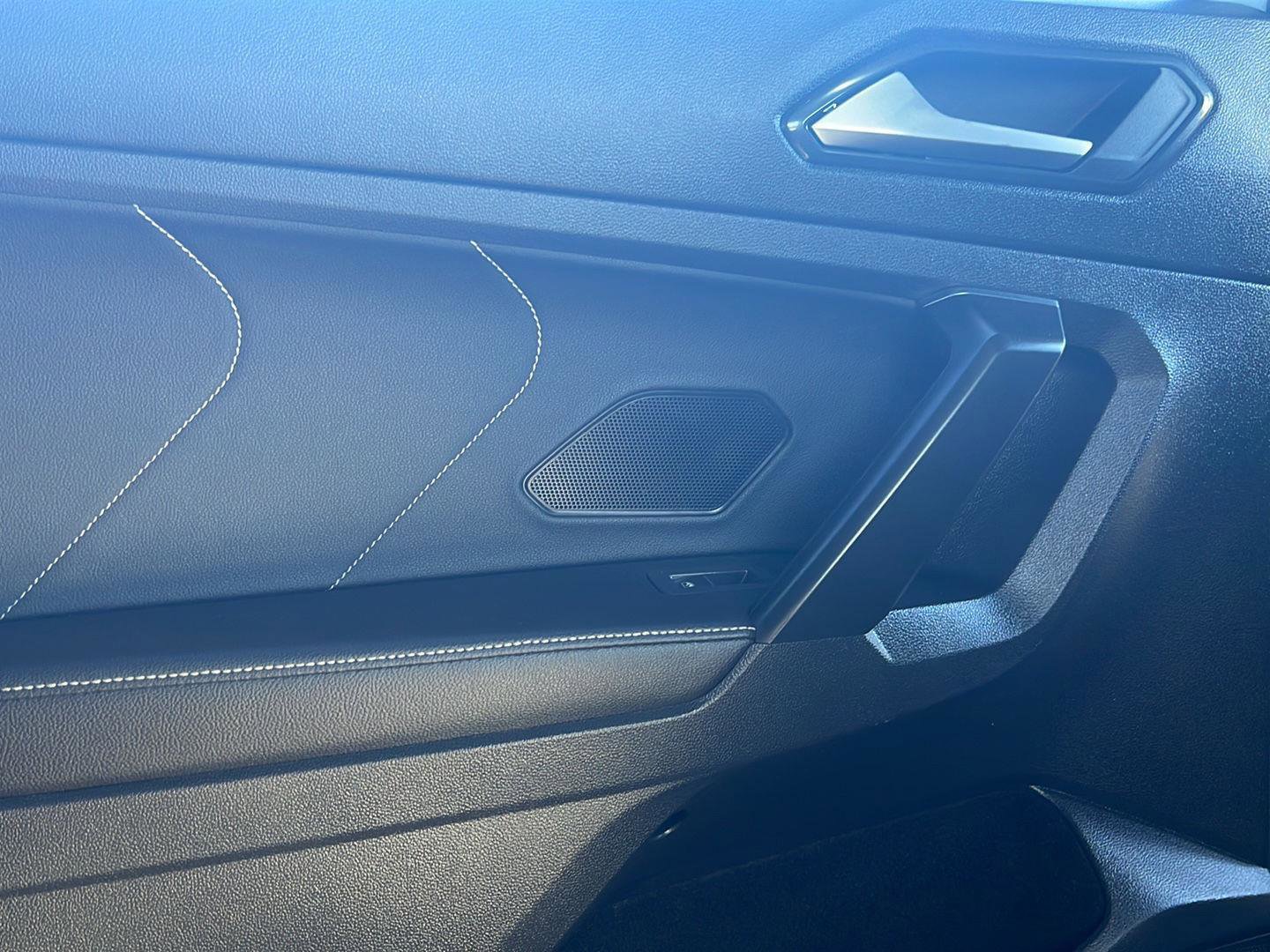 Certified 2022 Volkswagen Tiguan SE R-Line image 10