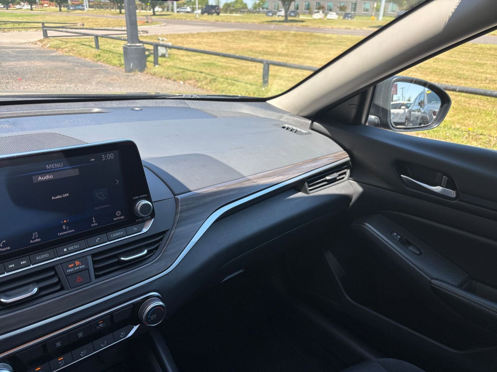 Used 2025 Nissan Altima 2.5 SV FWD image 35
