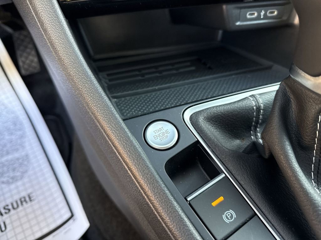 Used 2025 Volkswagen Jetta SE image 30