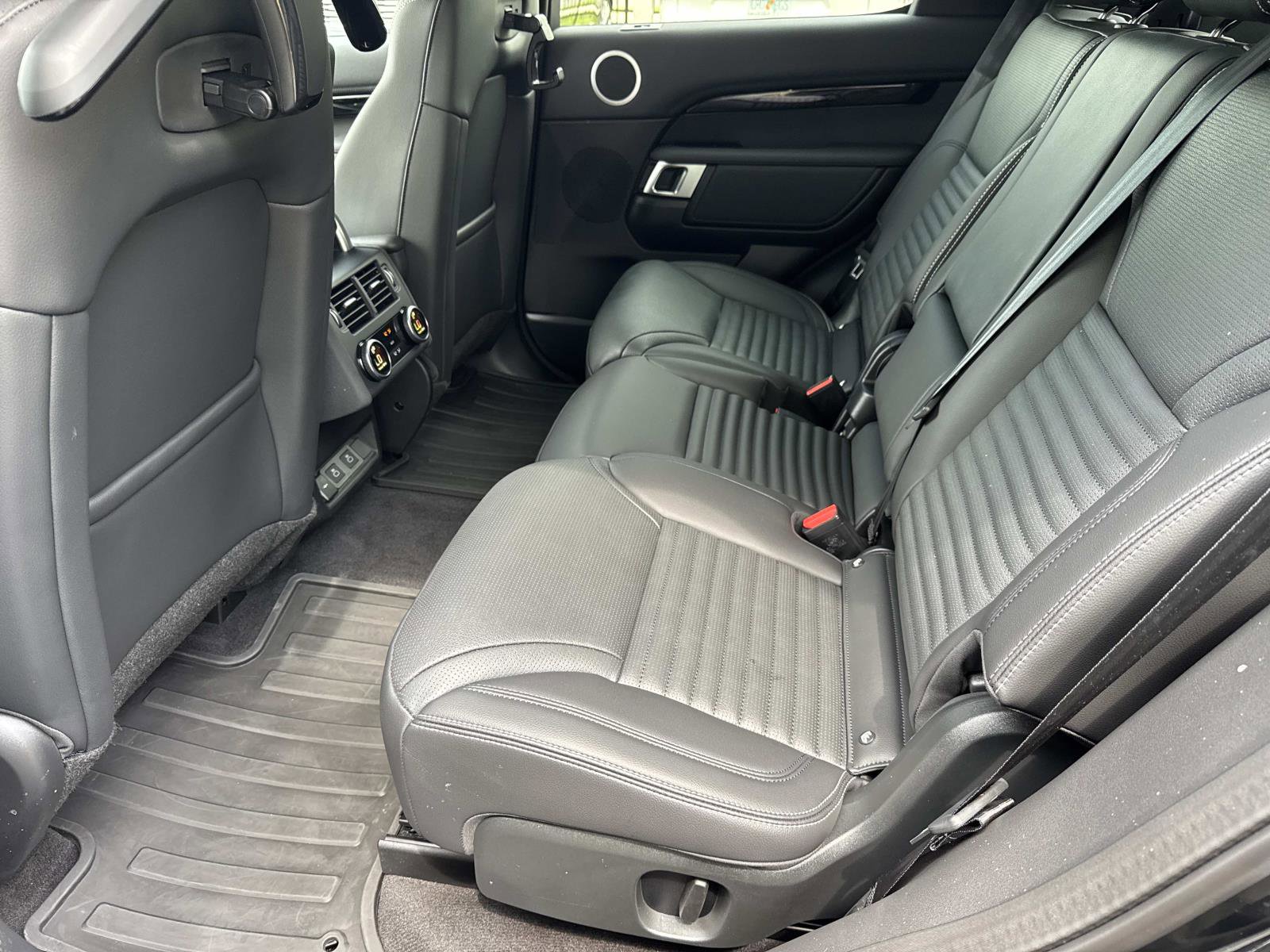 Certified 2025 Land Rover Discovery S AWD/4WD image 15