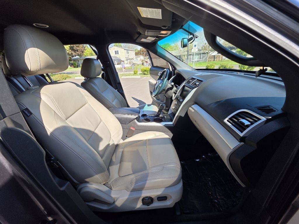 Used 2014 Ford Explorer XLT w/ Equipment Group 202A FWD image 15