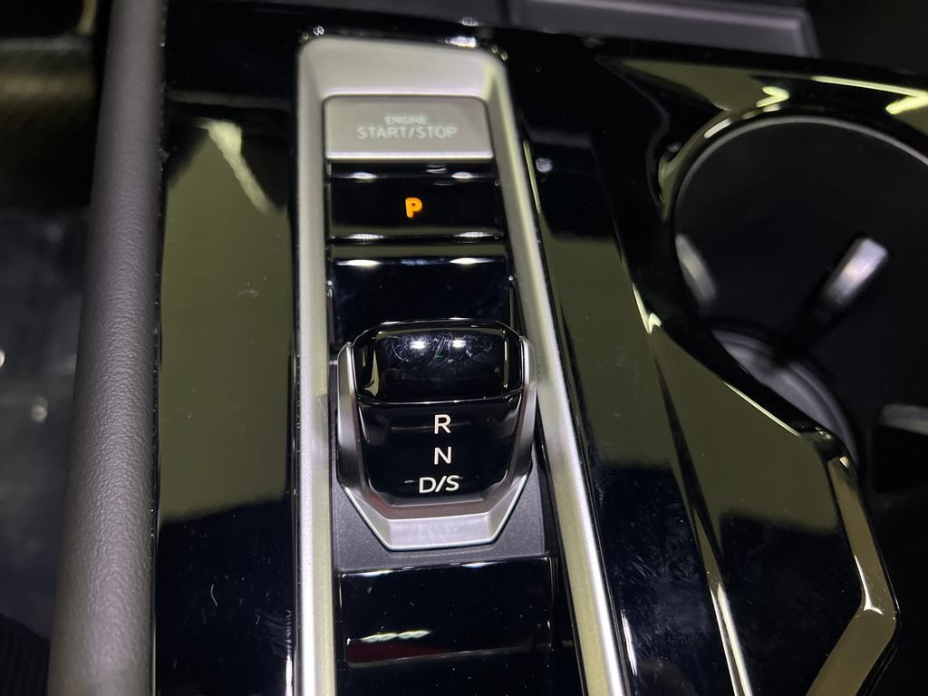 Used 2024 Volkswagen Atlas Cross Sport SE FWD image 26