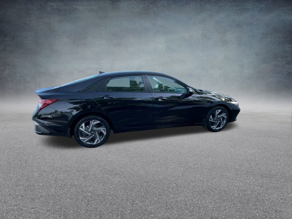 Used 2025 Hyundai Elantra Sport image 24