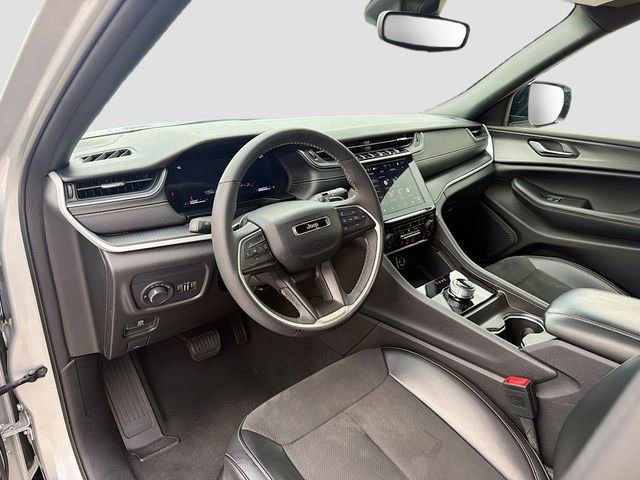 Used 2024 Jeep Grand Cherokee Altitude RWD image 25
