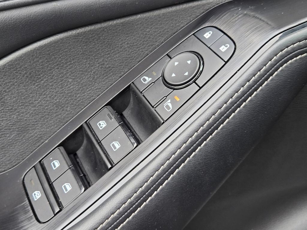 Used 2025 Nissan Rogue SV AWD/4WD image 32