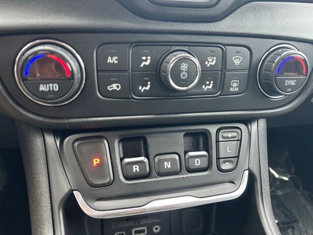 Used 2018 GMC Terrain Denali w/ Comfort Package AWD/4WD image 27