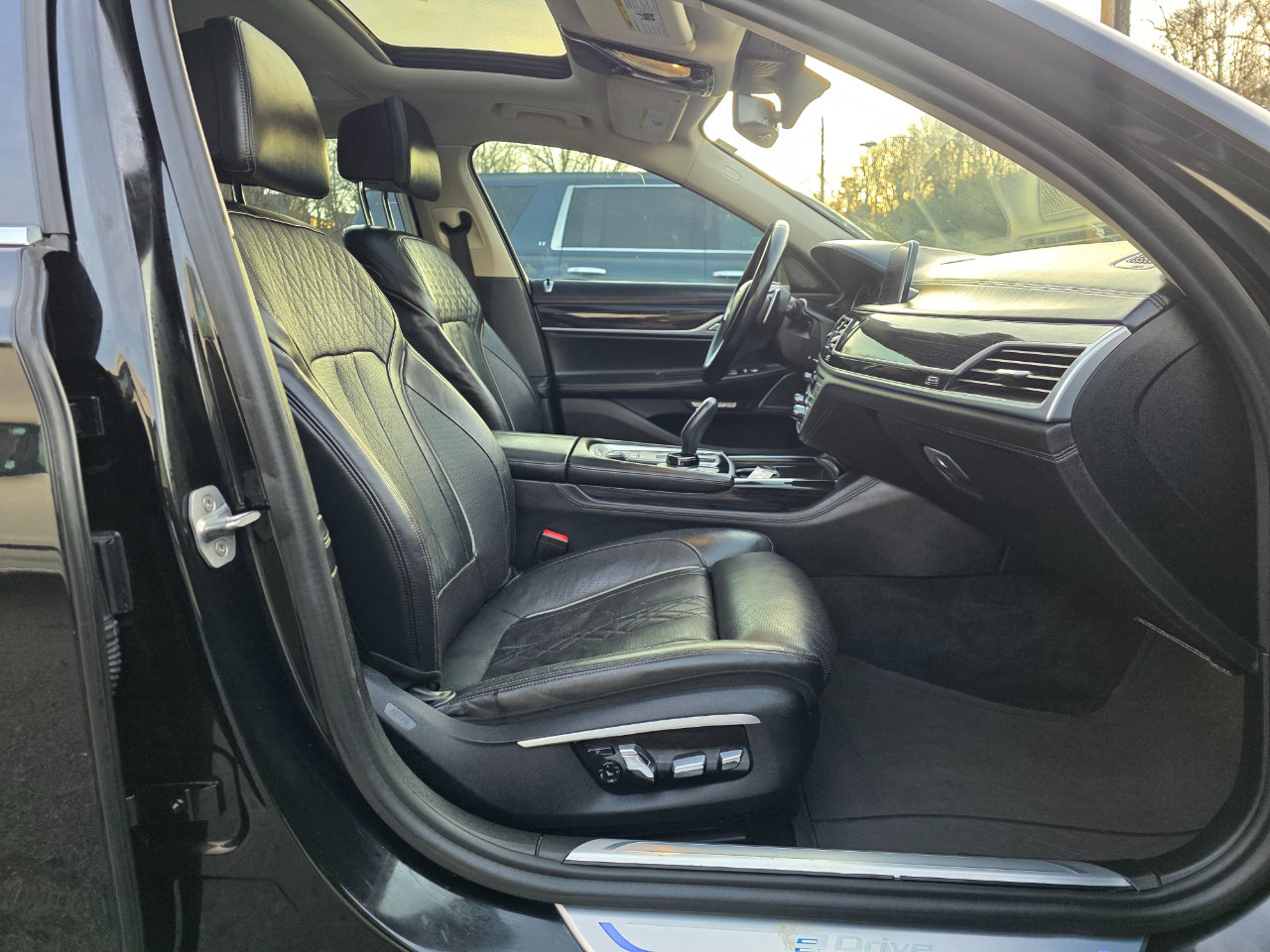 Used 2017 BMW 740e xDrive AWD/4WD image 15