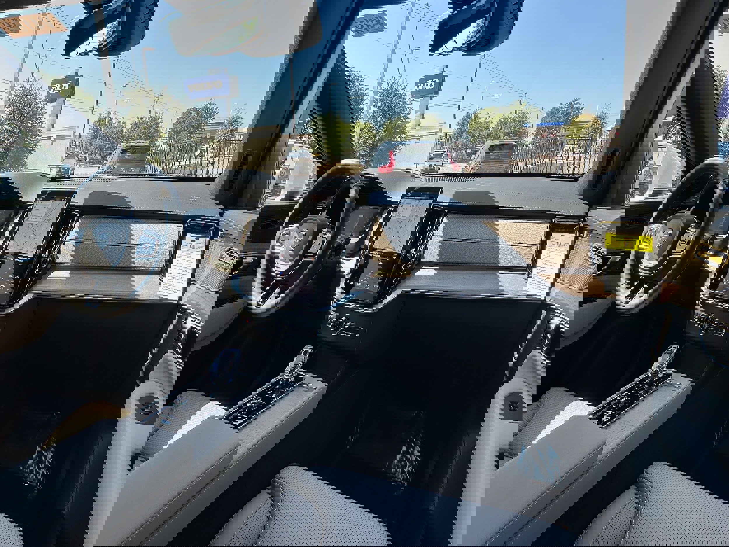 Used 2026 Volvo XC90 B6 Ultra w/ Protection Package image 11