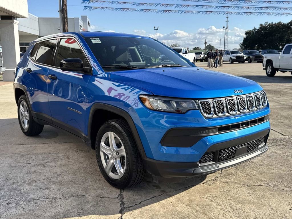 Used 2024 Jeep Compass Sport image 2
