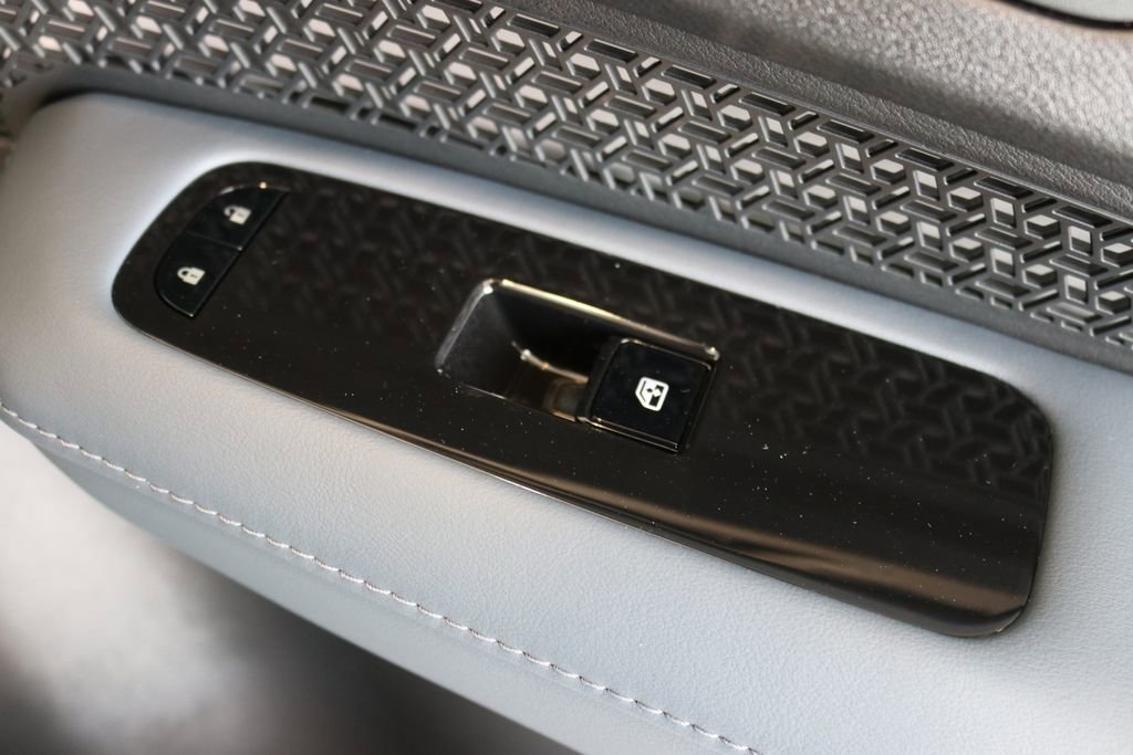 Used 2024 Nissan Ariya AWD image 37