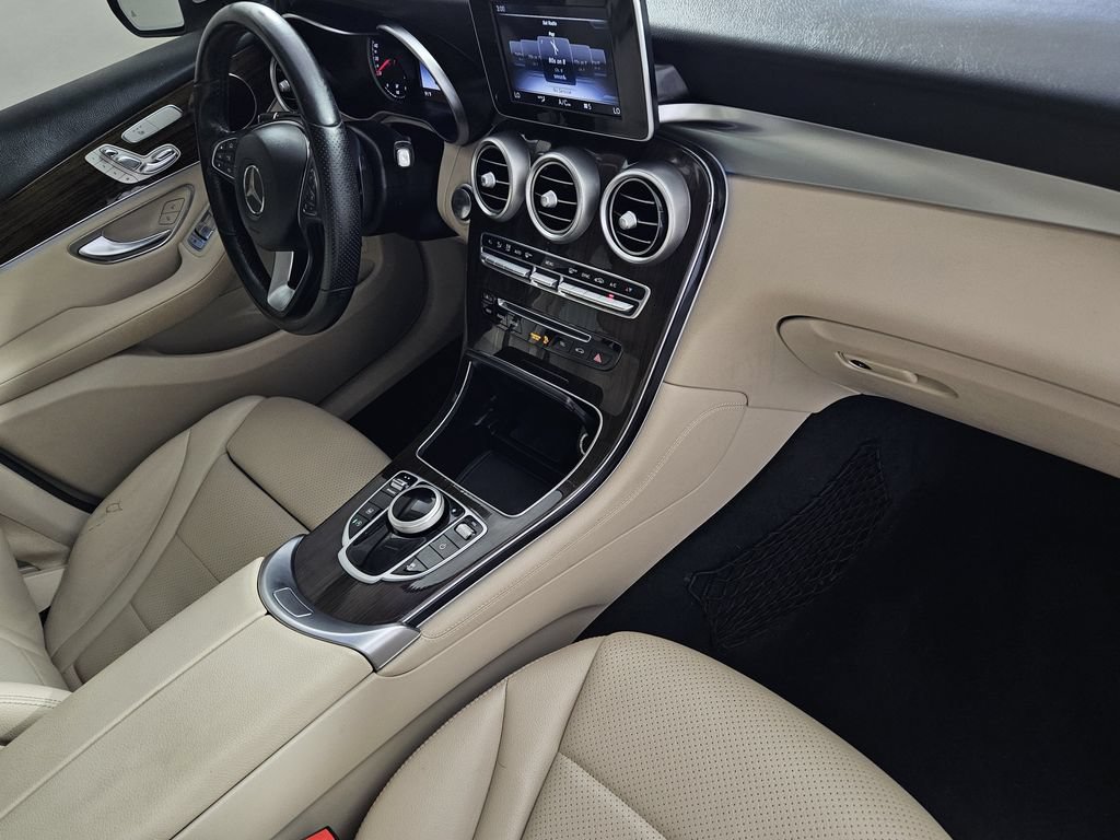 Used 2019 Mercedes-Benz GLC 300 4MATIC w/ Premium Package image 28