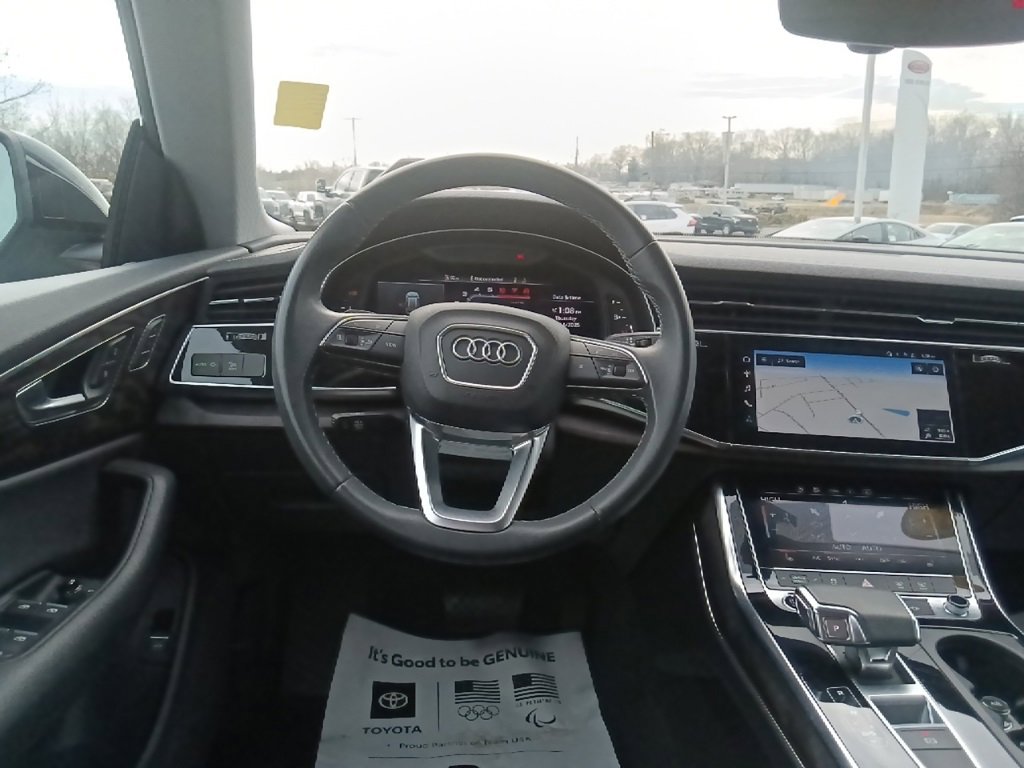 Used 2023 Audi Q8 Premium image 30