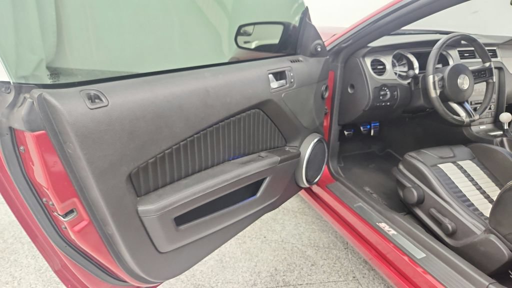 Used 2013 Ford Mustang Shelby GT500 RWD image 29