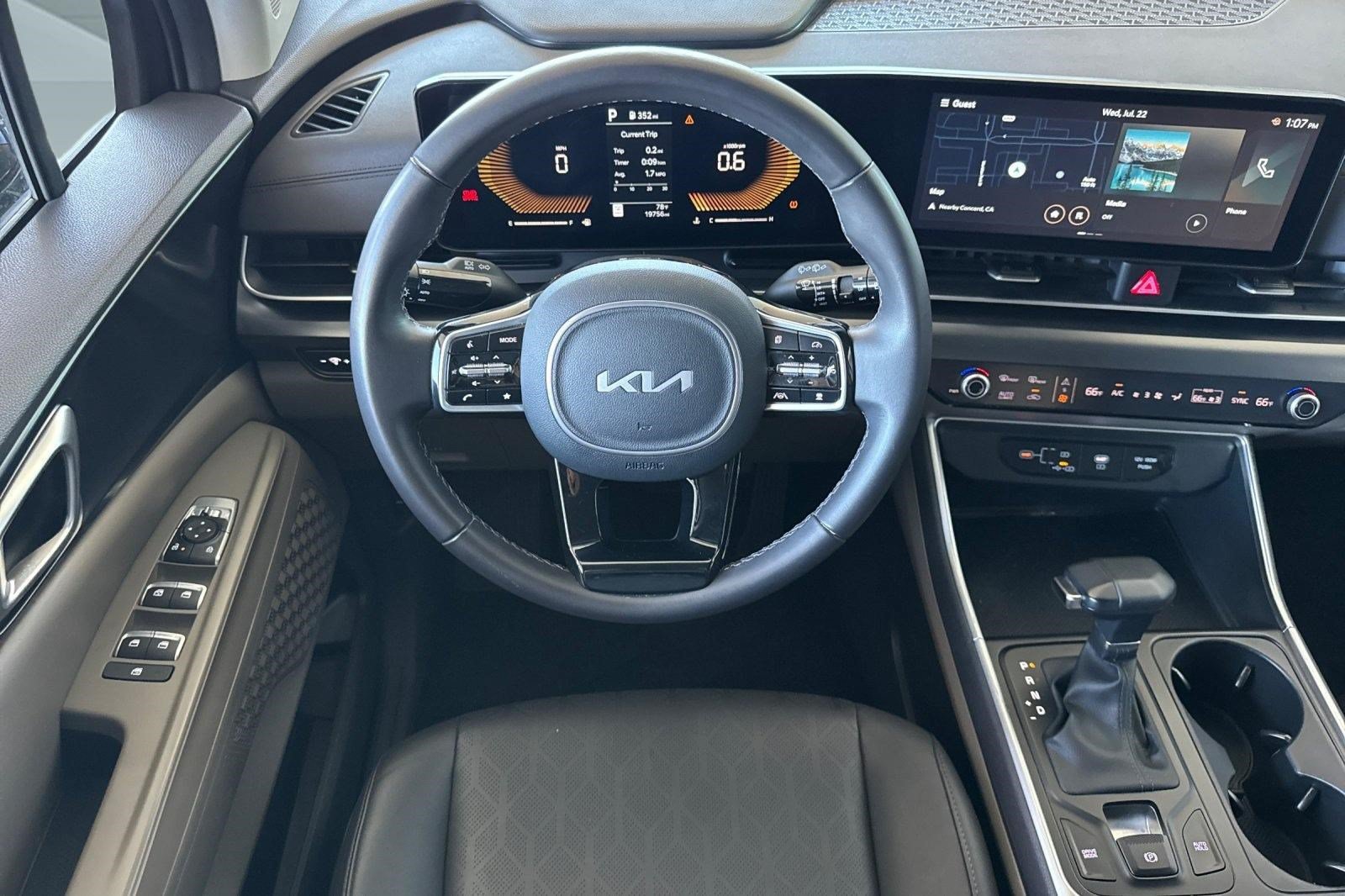 Used 2026 Kia Carnival FWD image 31
