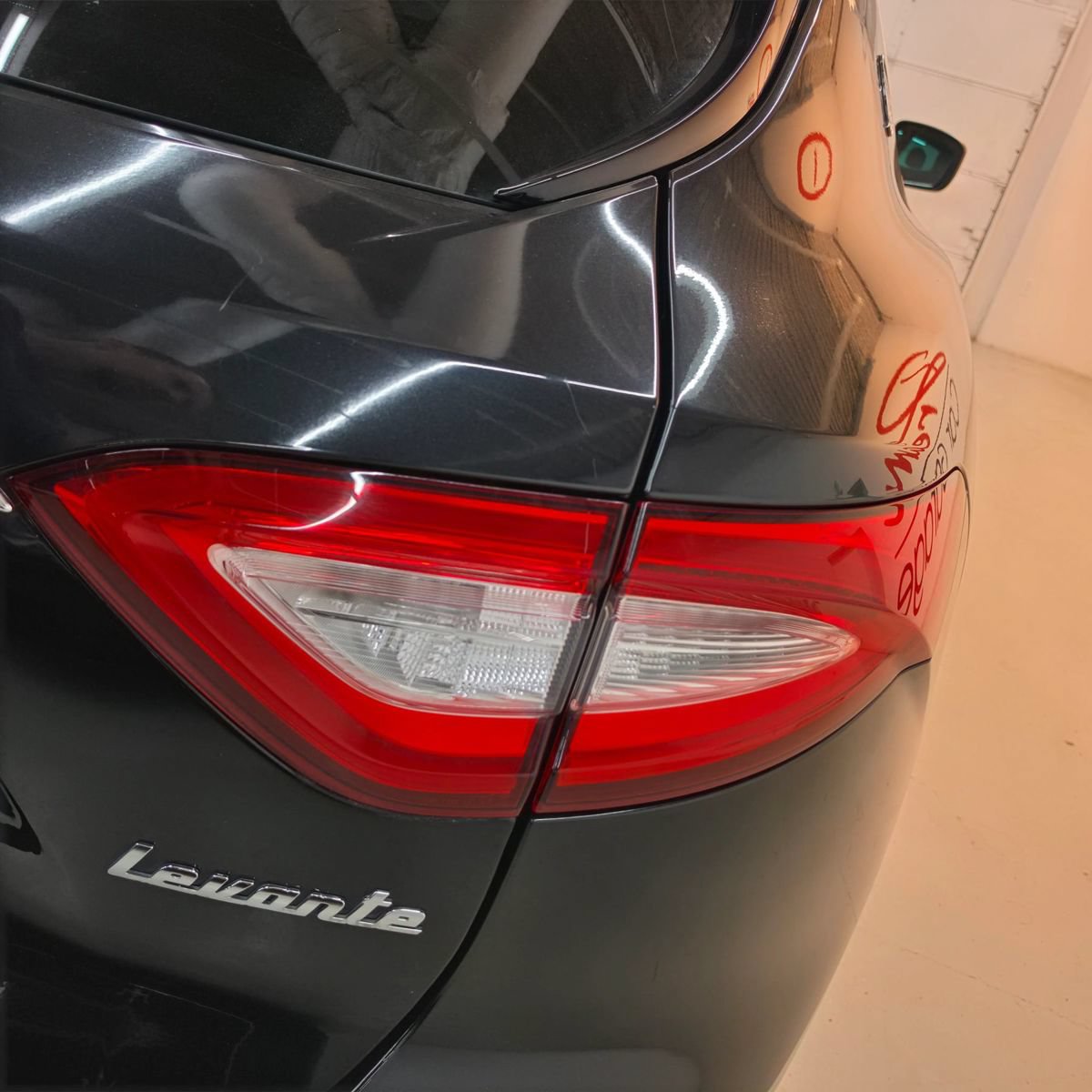 Used 2017 Maserati Levante w/ Luxury Package AWD/4WD image 39