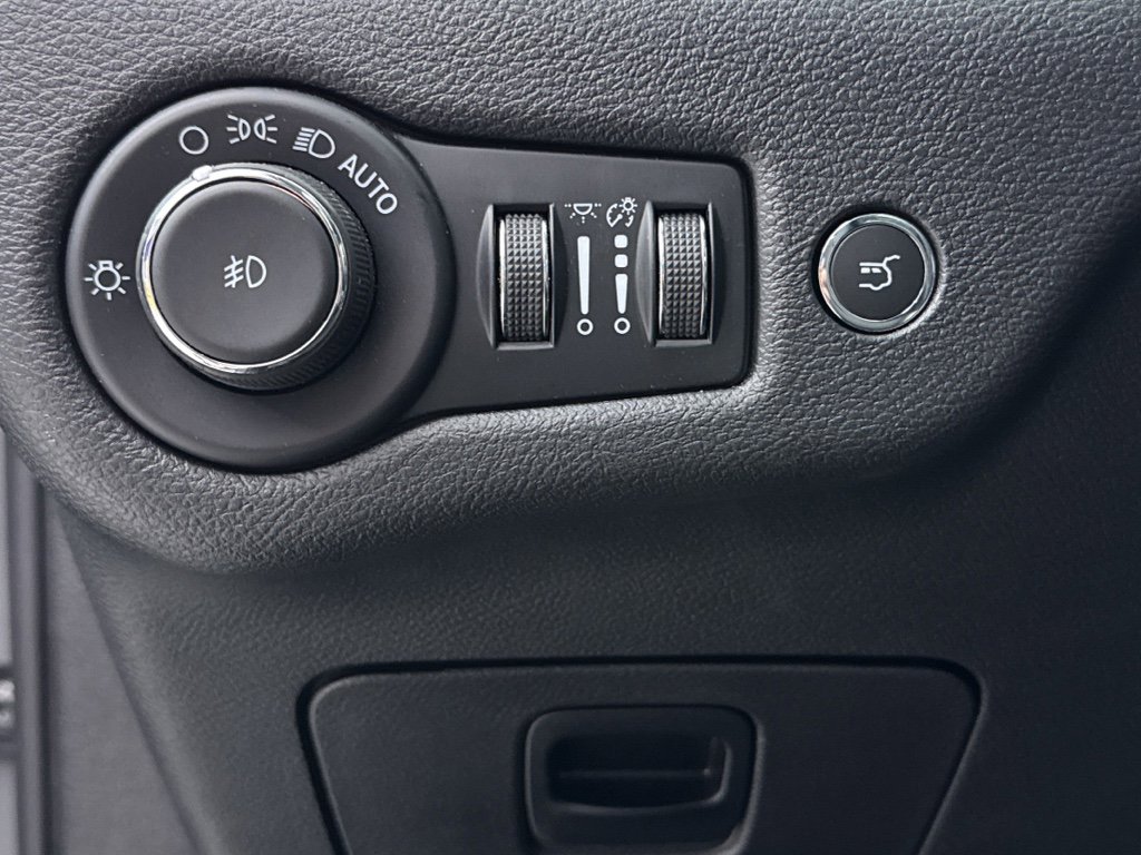 Used 2023 Jeep Cherokee Altitude Lux w/ Lux Elite Package image 25