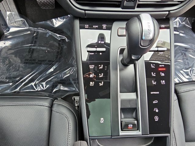 Used 2024 Porsche Macan image 26