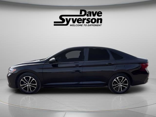 Used 2023 Volkswagen Jetta Sport image 2