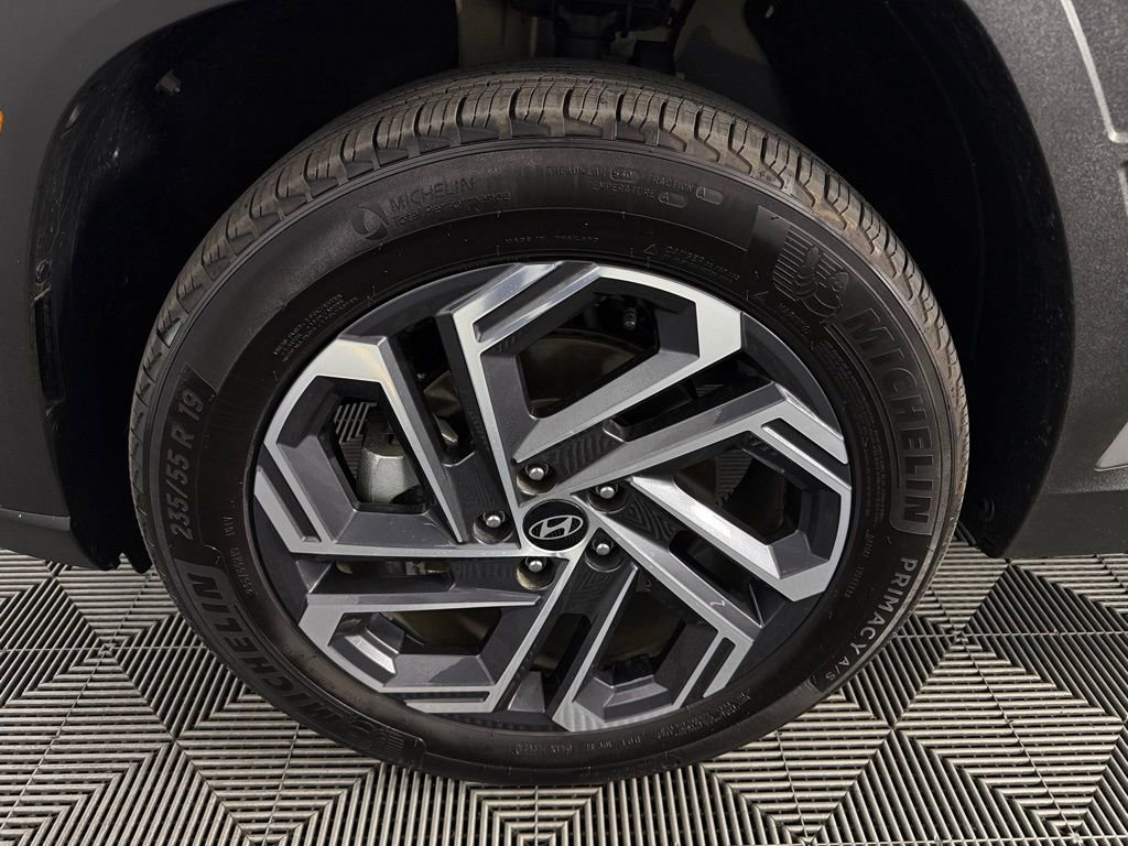 Used 2025 Hyundai Tucson Limited AWD/4WD image 12