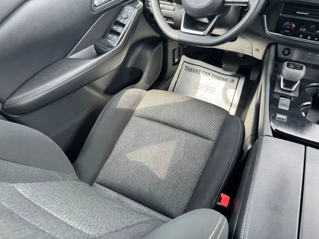 Used 2024 Nissan Rogue SV FWD image 21