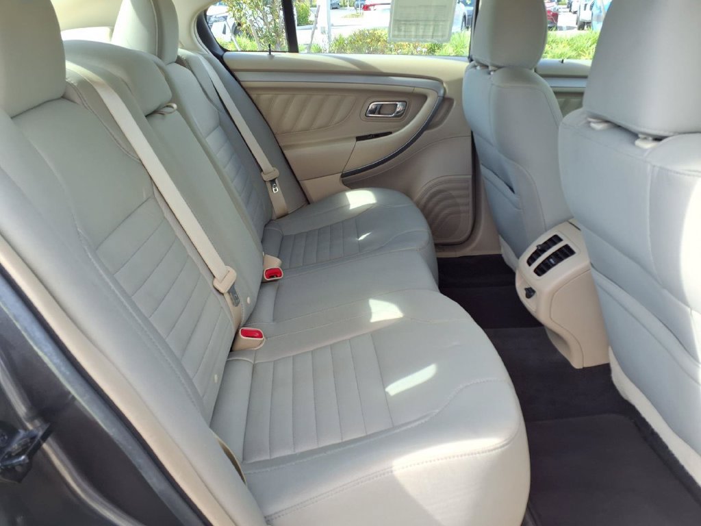 Used 2017 Ford Taurus SE FWD image 17