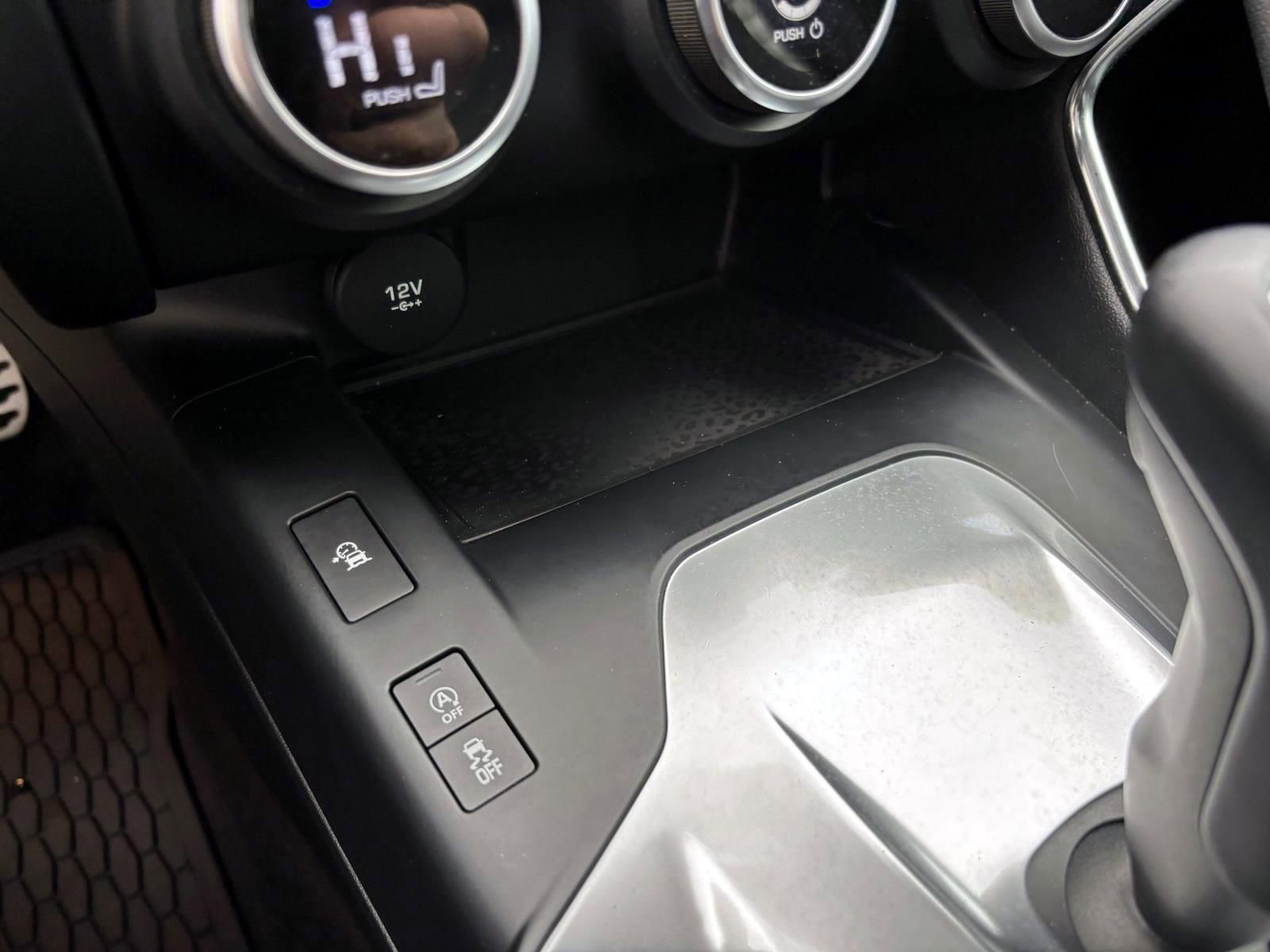 Used 2019 Jaguar E-PACE R-Dynamic HSE image 18