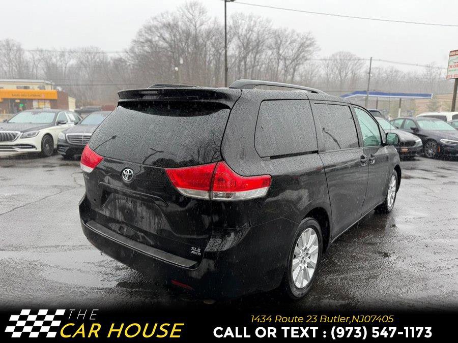 Used 2013 Toyota Sienna XLE image 11