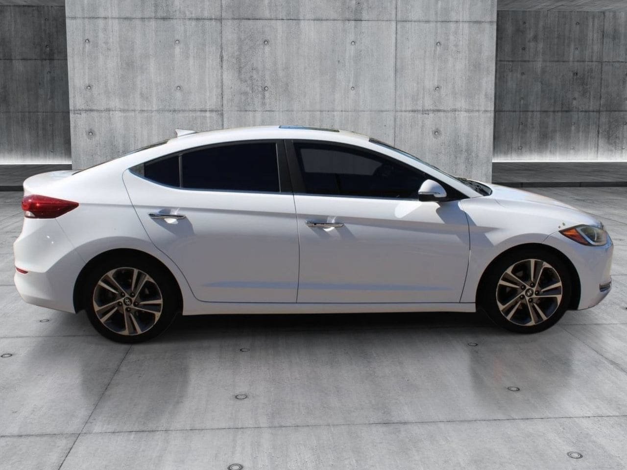 Used 2017 Hyundai Elantra Limited w/ Limited Ultimate Package 05 FWD image 6