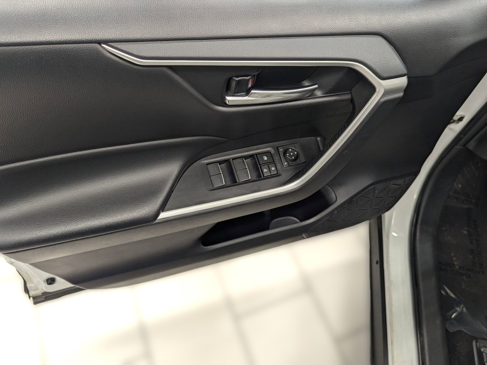 Used 2023 Toyota RAV4 XLE image 10