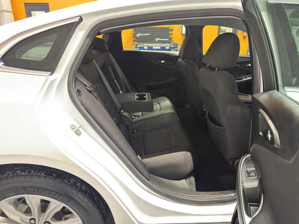 Used 2024 Chevrolet Malibu LT image 19