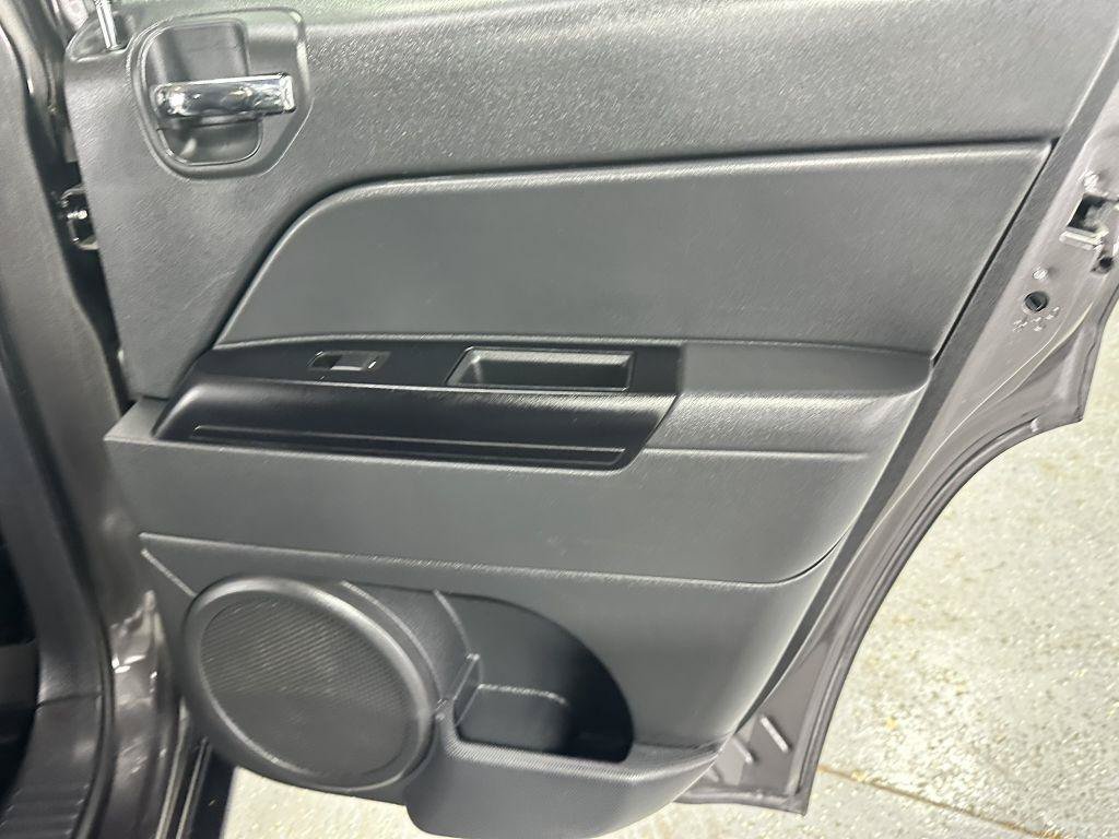 Used 2016 Jeep Patriot High Altitude AWD/4WD image 35
