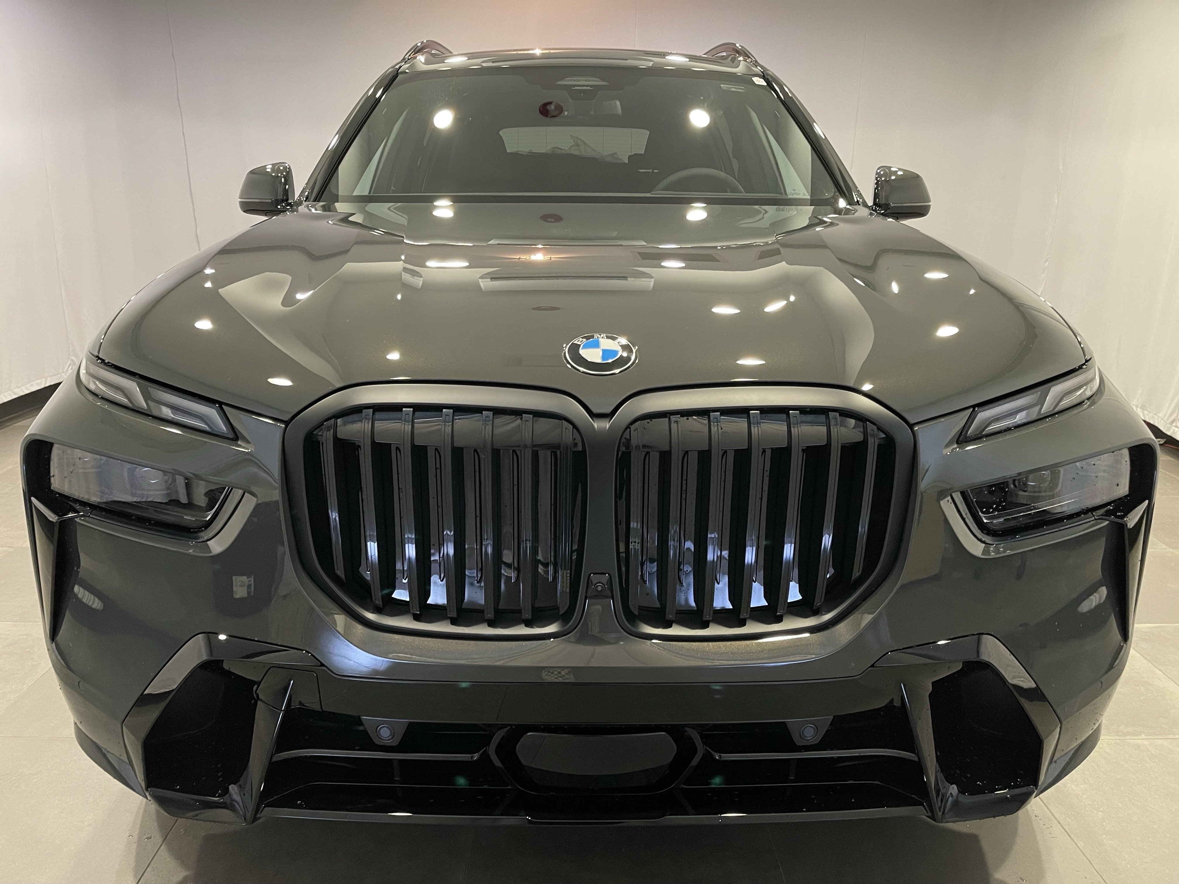 New 2027 BMW X7 xDrive40i w/ M Sport Package AWD/4WD image 2
