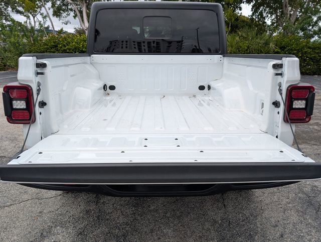 Used 2023 Jeep Gladiator Rubicon w/ LED Lighting Group image 16