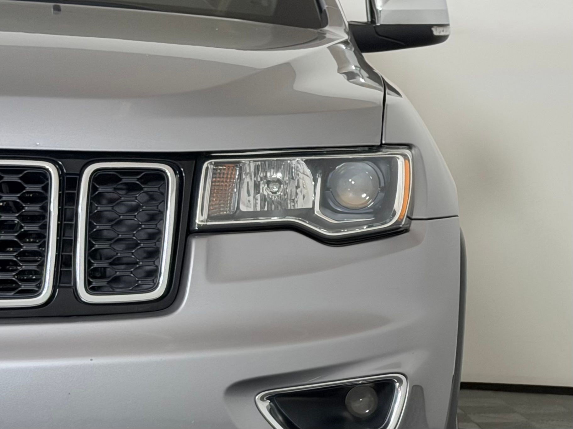 Used 2017 Jeep Grand Cherokee Limited AWD/4WD image 11