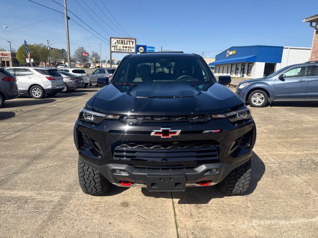 Used 2025 Chevrolet Colorado ZR2 w/ Midnight Edition image 3
