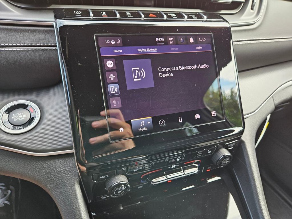 New 2024 Jeep Grand Cherokee Laredo X w/ Luxury Tech Group I image 15