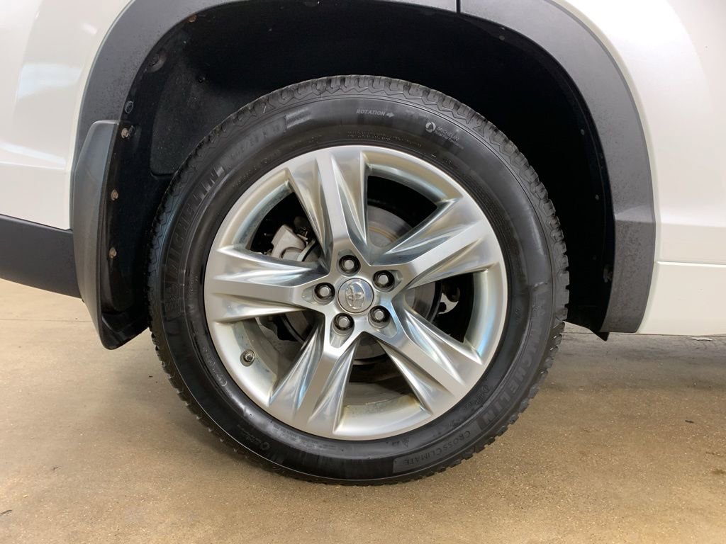 Used 2015 Toyota Highlander Limited w/ Driver Technology Package AWD/4WD image 44