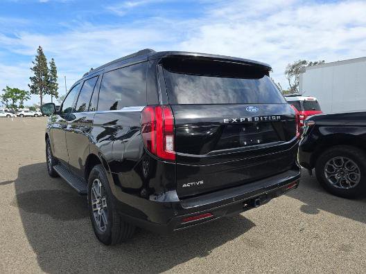 Certified 2025 Ford Expedition Active AWD/4WD image 6