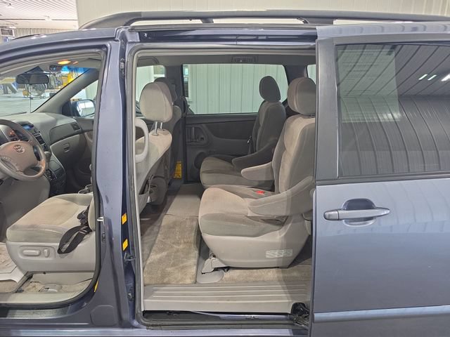 Used 2007 Toyota Sienna LE w/ LE Pkg 2 FWD image 23